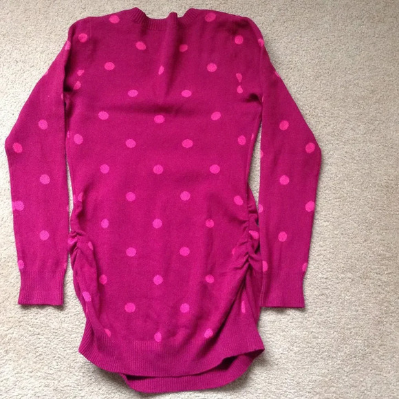 Old Navy Women's Maternity Sweater Size M Raspberry Polka Dot Gathered Sides - Picture 3 of 5